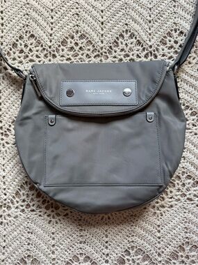 Marc Jacobs Preppy Nylon Crossbody Shoulder Bag Gray Silver Hardware Saddle